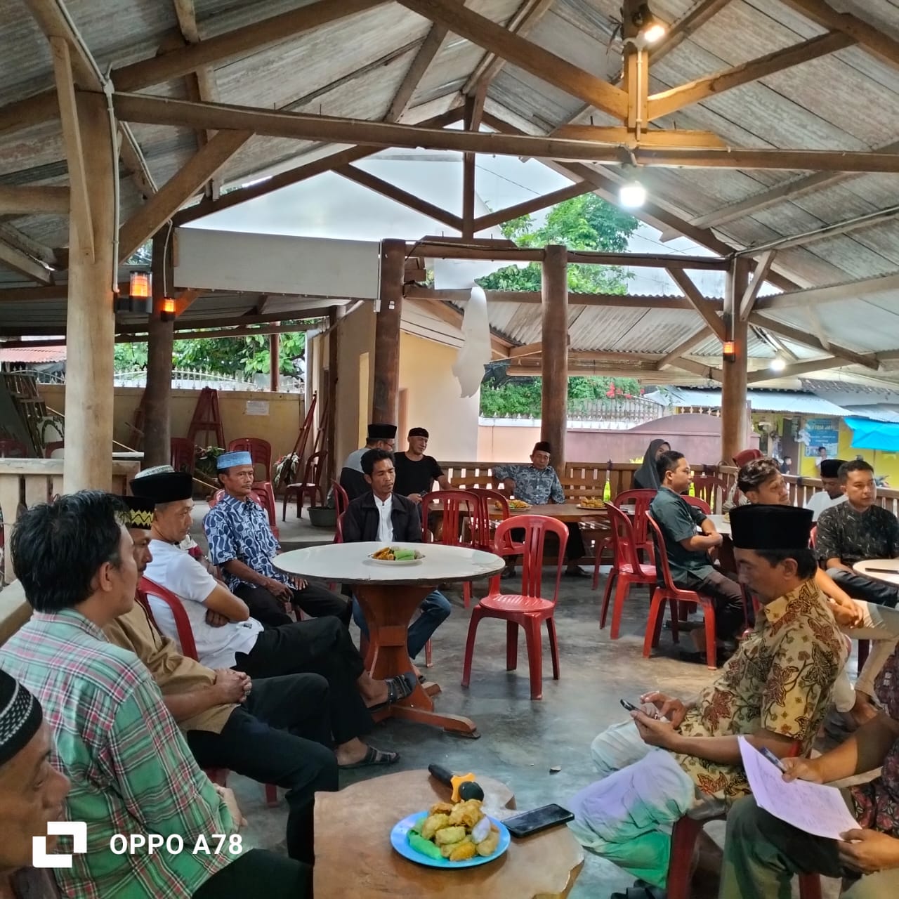 Kepala Pekon Talang Padang Gelar Buka Bersama, Wujudkan Kebersamaan dan Keberkahan IMG 20250324 WA0122