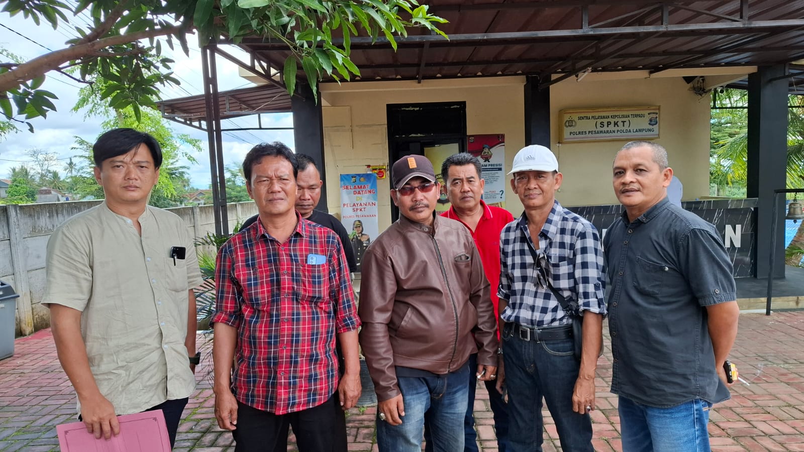 Masyarakat Pesawaran Tuntut Efek Jera terhadap Akun Facebook ‘Raka Putro’ Diduga Cemarkan Nama Baik Calon Bupati IMG 20250407 WA0042