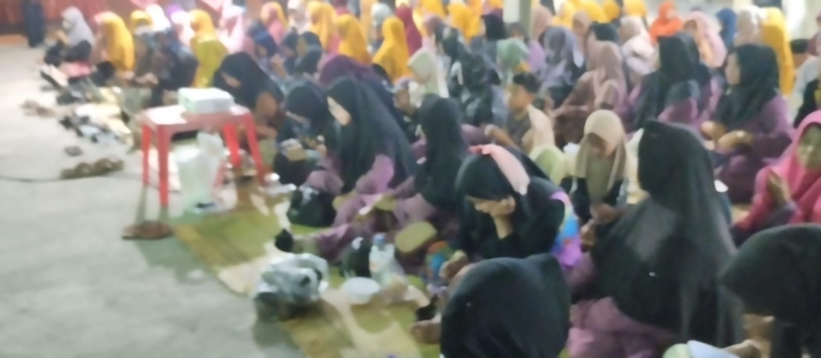 KH.Duri Ashari - Hj.Etik Suryani,S.E,M.M : "Pengajian Akbar Hari Ulang Tahun Kantor Desa Juron , Kaji Rasa Menguatkan Iman & Taqwa Sesama Rukun - Guyub - Tentrem, Adem Sesami Menjaga Integrasi Ilmu Management Otentik Diri" 5 pengaian akbar 4