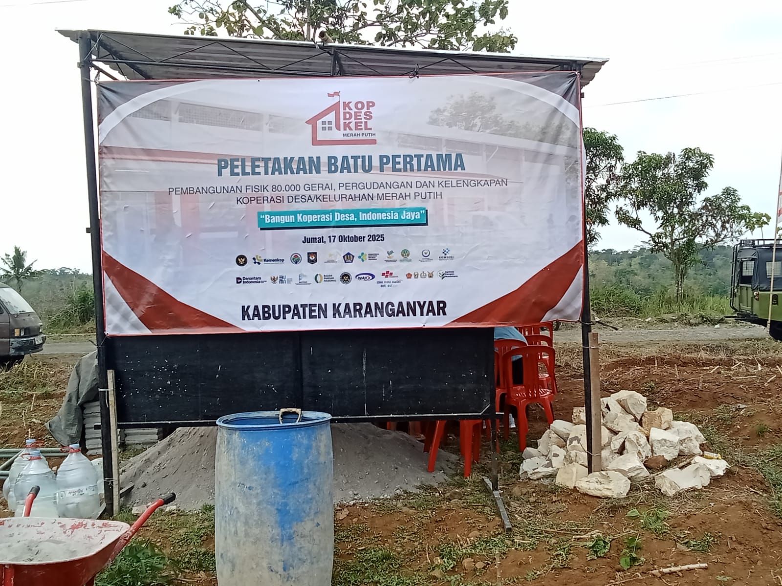 Jatiwarno,Jatipuro - Karanganyar "Zoom Bersama Peletakan Simbolik Batu Prasasti Koperasi Merah Putih", Jawa Tengah 3 » IMG 20251017 WA0045