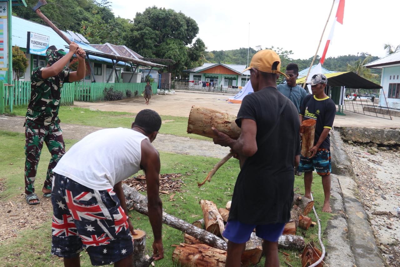Kapak dan Kebersamaan: Satgas TMMD 127 dan Warga Rembai Bersatu Siapkan Kayu Bakar 2 » 20260304 023041