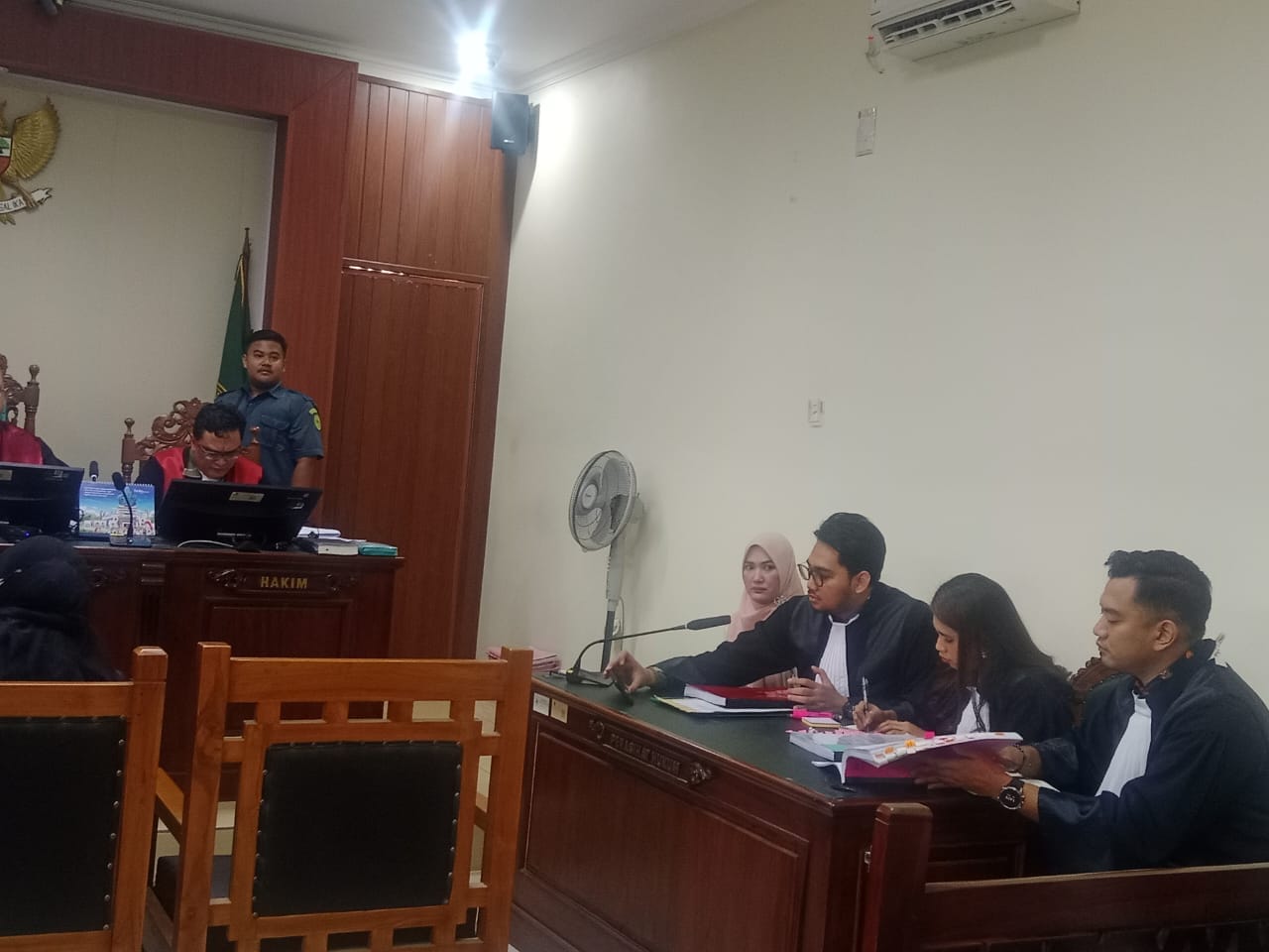 Advokat Di Keroyok: Gimana Nasib Negara Hukum di Kata "Wong Nduwe Adab", Hingga Luka-luka bahkan mengalami PATAH Dalam Keterangannya - TERDAKWA BELUM DITAHAN, Pengadilan Cibinong di Pertanyaan Besar Bagi Para Penegak Hukum Keadilan dan Kebenaran Suatu Warga Negara Indonesia? 2